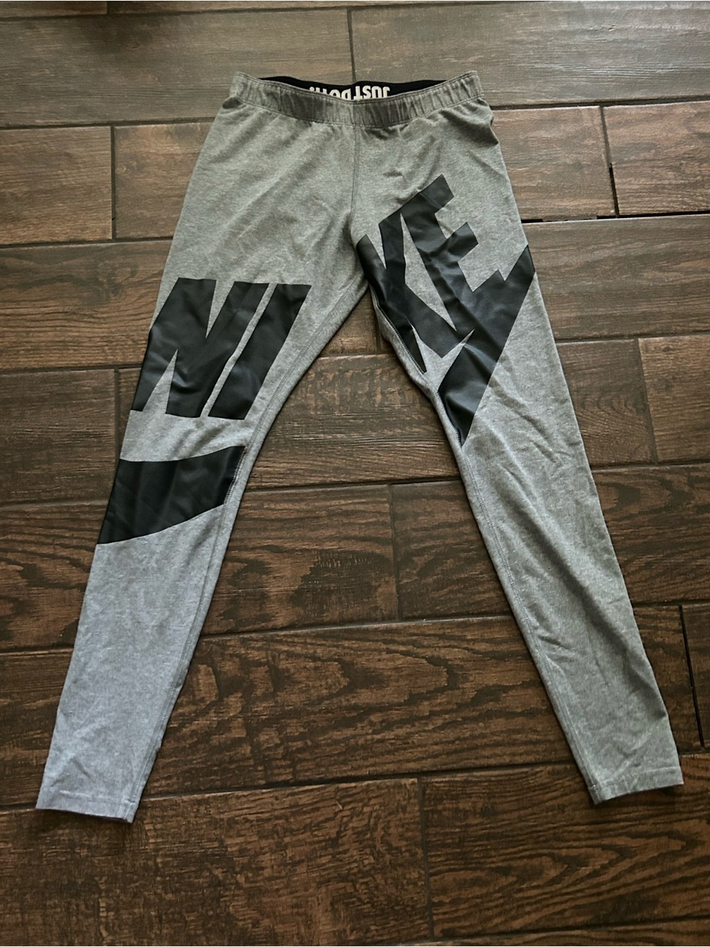 Nike Gray Active Leggings with Black 'JUST DO IT' Waistband
